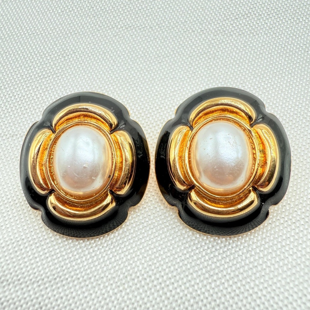 Vintage St. John Gold Tone Faux Pearl Black Enamel Flower Clip-On‎ Earrings